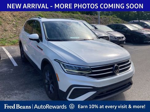Used 2023 Volkswagen Tiguan SE w/ Panoramic Sunroof Package AWD/4WD image 1