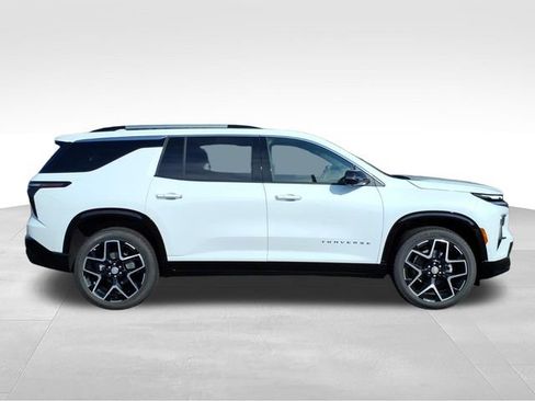 New 2026 Chevrolet Traverse High Country w/ LPO, Floor Liner Package AWD/4WD image 2