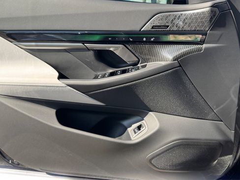 Used 2026 BMW M5 Sedan w/ Carbon Package image 18