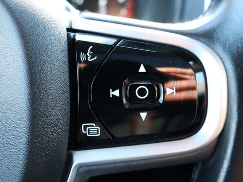 Used 2020 Volvo XC90 T6 Momentum image 33