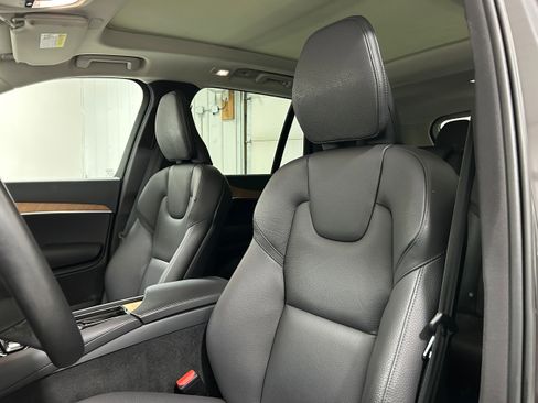 Used 2023 Volvo XC90 B6 Plus AWD/4WD image 25