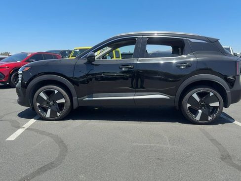 Used 2025 Nissan Kicks SR FWD image 9