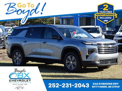 Used 2025 Chevrolet Traverse LT image 1