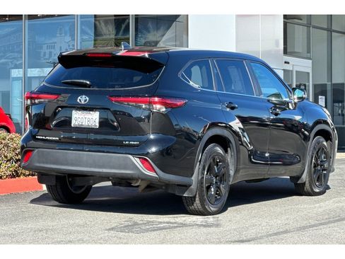 Certified 2023 Toyota Highlander LE image 4