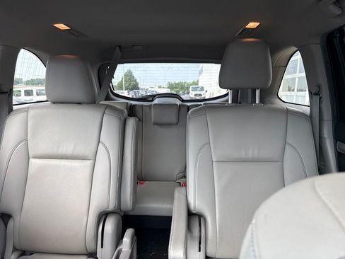 Used 2019 Toyota Highlander XLE AWD/4WD image 14