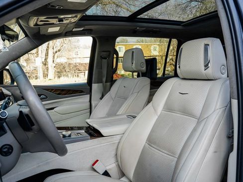 Used 2023 Cadillac Escalade ESV Premium Luxury Platinum image 15