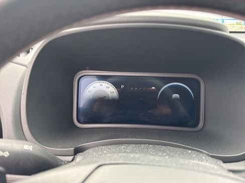 Used 2023 Hyundai Kona Limited image 3