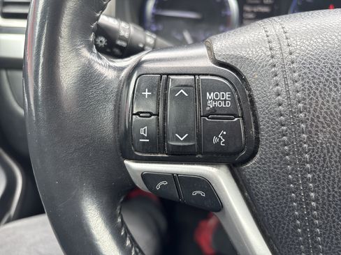 Used 2019 Toyota Highlander SE AWD/4WD image 24