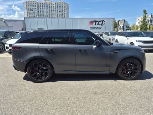 Used 2024 Land Rover Range Rover Sport Dynamic SE AWD/4WD image 2