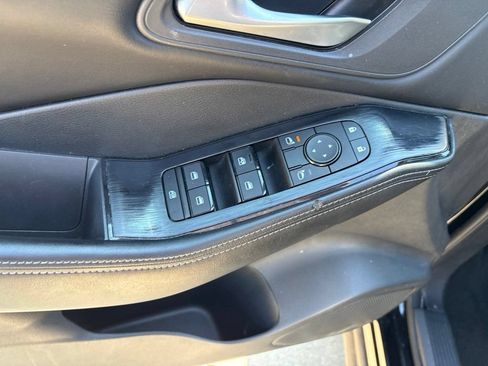 Used 2025 Nissan Rogue SV AWD/4WD image 11