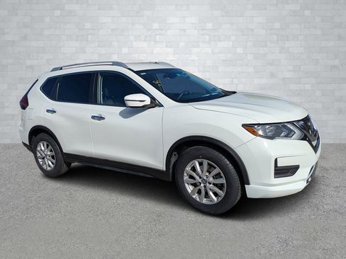 Used 2019 Nissan Rogue SV image 2
