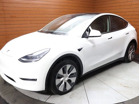 Used 2022 Tesla Model Y Long Range AWD/4WD image 7