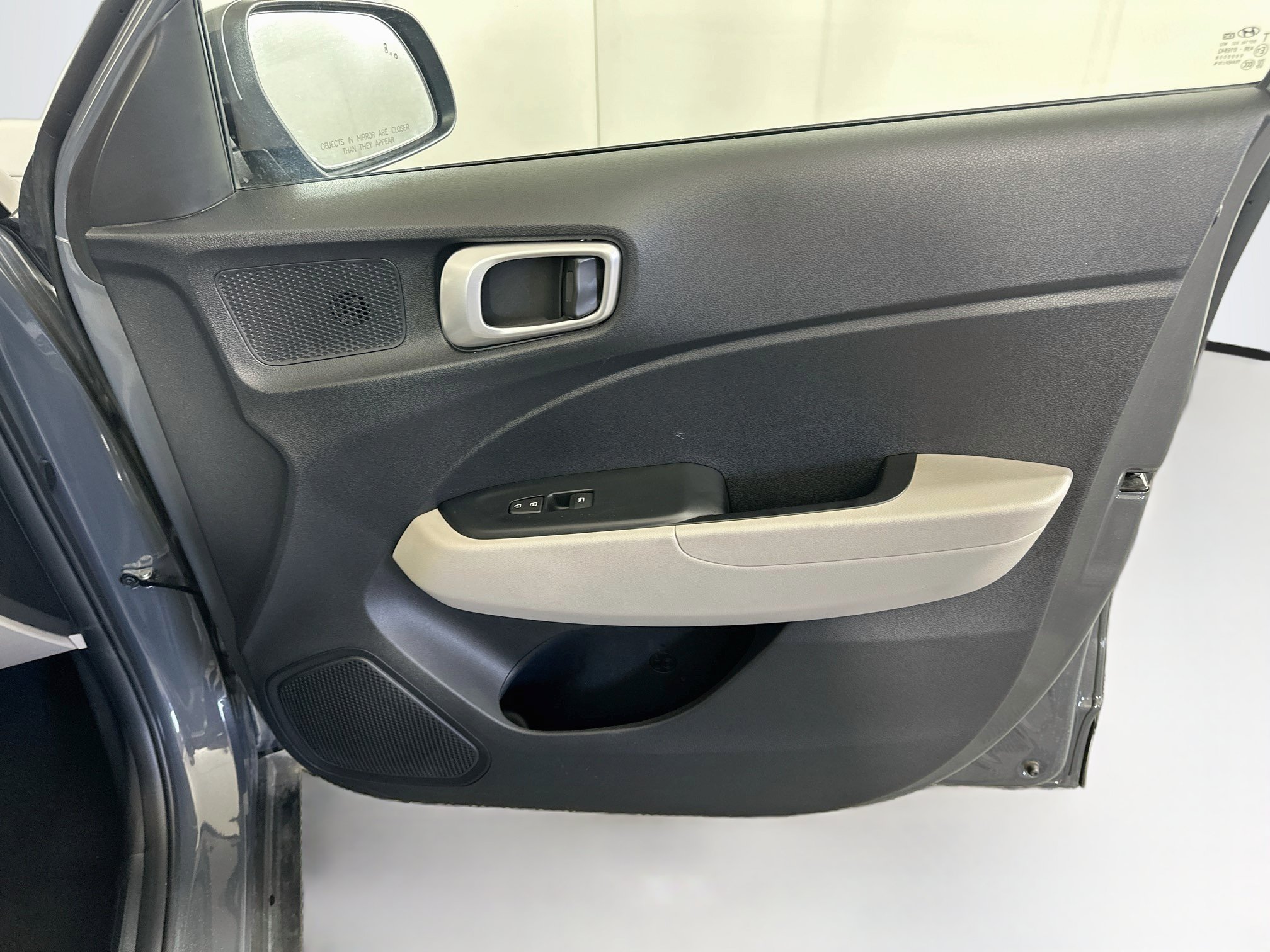 Used 2025 Hyundai Venue SEL FWD image 31