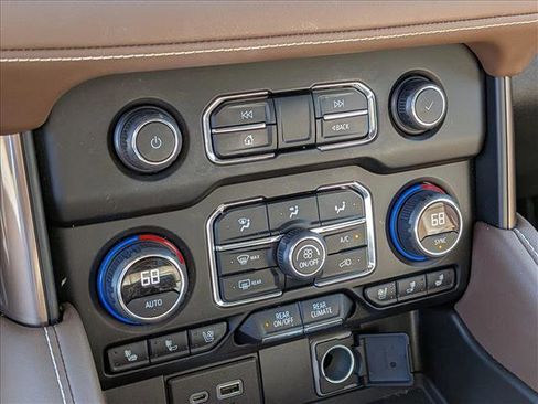 Used 2021 Chevrolet Tahoe High Country image 15