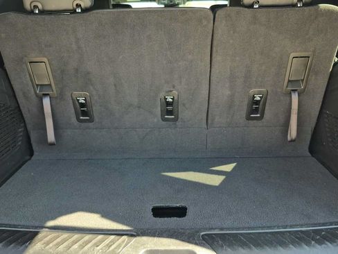 Used 2024 Chevrolet Tahoe LT RWD image 32