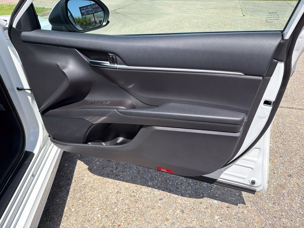 Used 2021 Toyota Camry SE FWD image 17
