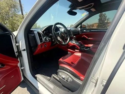 Used 2016 Porsche Cayenne AWD/4WD image 9