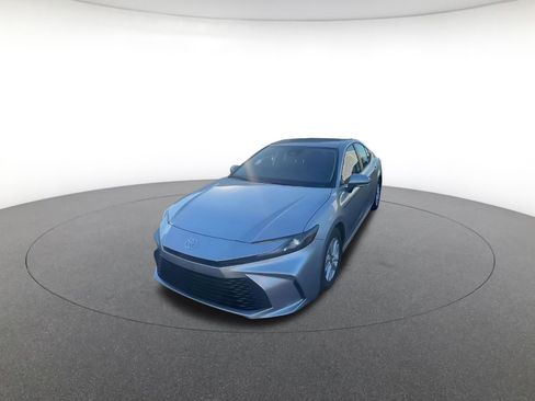 Used 2025 Toyota Camry LE image 7