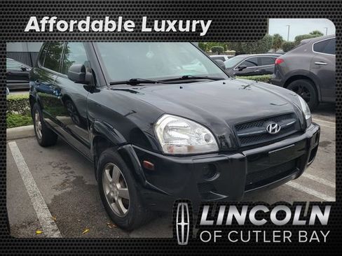 Used 2005 Hyundai Tucson GL image 1