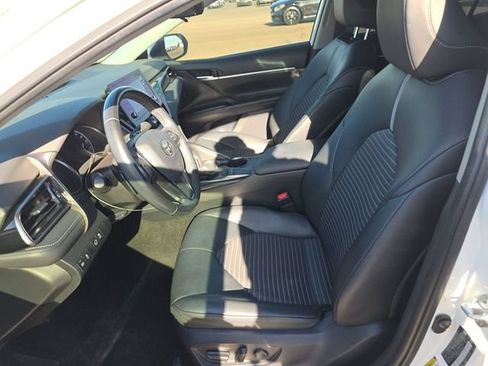 Used 2022 Toyota Camry SE FWD image 11