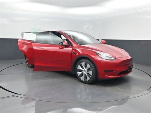 Used 2021 Tesla Model Y Long Range image 36