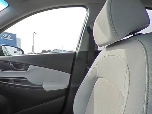 Used 2022 Hyundai Kona SEL AWD/4WD image 25