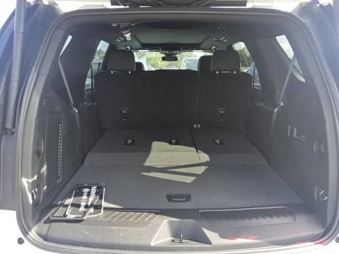 Used 2023 GMC Yukon SLT w/ SLT Premium Package RWD image 10