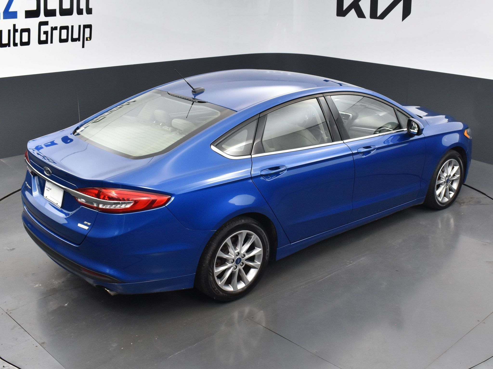 Used 2017 Ford Fusion SE w/ Fusion SE Technology Package FWD image 13