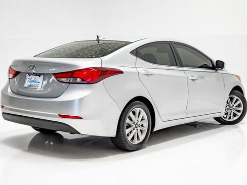 Used 2015 Hyundai Elantra SE w/ Option Group 03 FWD image 30