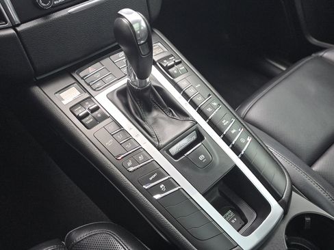 Used 2018 Porsche Macan S image 26
