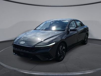 New 2025 Hyundai Elantra Limited w/ Cargo Package