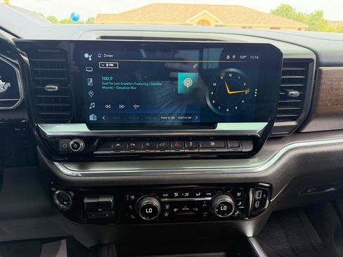 Used 2023 Chevrolet Silverado 1500 High Country w/ High Country Premium Package AWD/4WD image 23