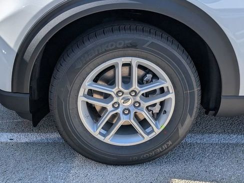 New 2026 Ford Explorer Active RWD image 4