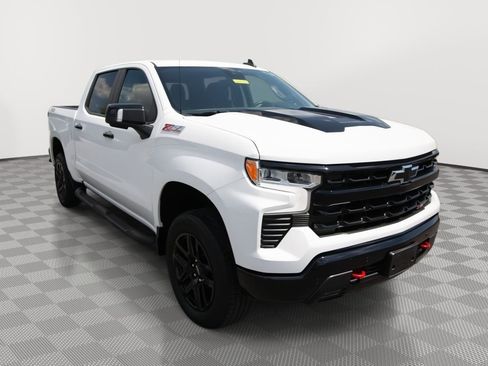 Used 2025 Chevrolet Silverado 1500 LT Trail Boss w/ Convenience Package II AWD/4WD image 3