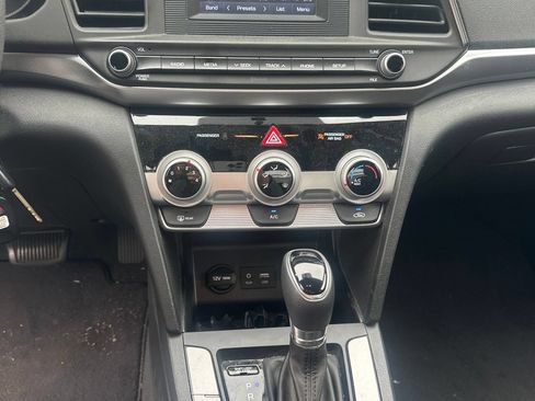 Used 2019 Hyundai Elantra SE w/ Cargo Package FWD image 10