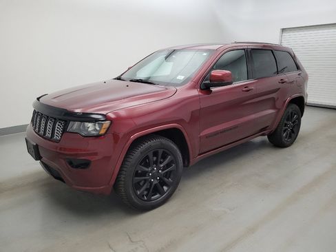 Used 2018 Jeep Grand Cherokee Altitude AWD/4WD image 2