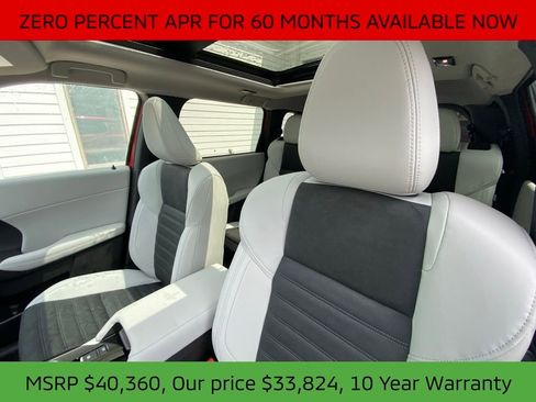 New 2025 Mitsubishi Outlander SE image 9