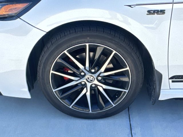 Used 2021 Toyota Camry SE w/ Convenience Package FWD image 4