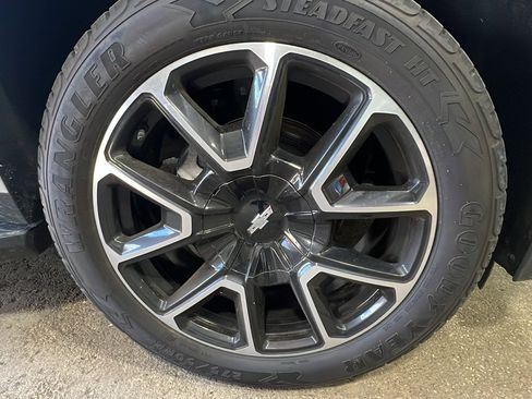 Used 2022 Chevrolet Tahoe RST w/ Sport Performance Package AWD/4WD image 9