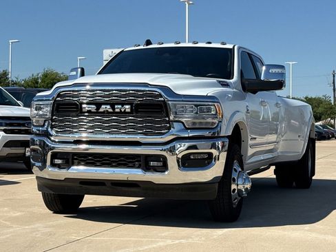 Used 2024 RAM 3500 Limited AWD/4WD image 3