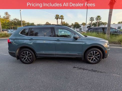 Used 2021 Volkswagen Tiguan SE w/ Panoramic Sunroof Package FWD image 3