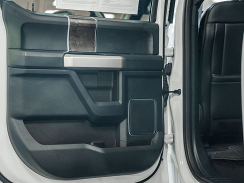 Certified 2022 Ford F250 Lariat w/ Black Appearance Package image 48