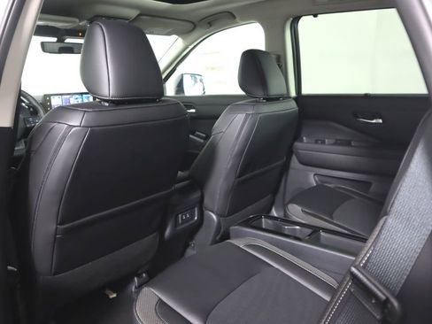 New 2026 Nissan Pathfinder SL image 21