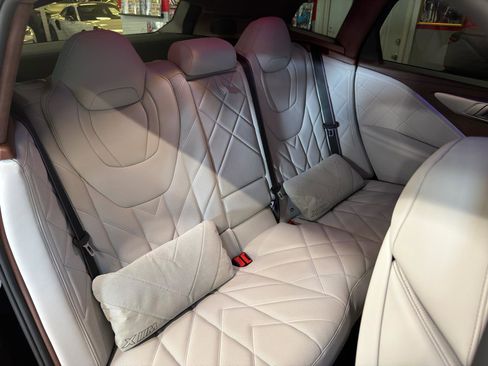 Used 2023 BMW XM image 24