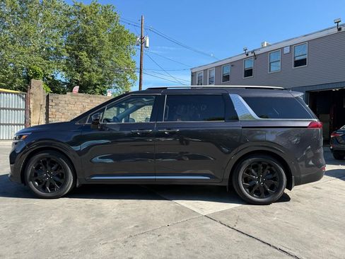 Used 2023 Kia Carnival SX Prestige FWD image 3