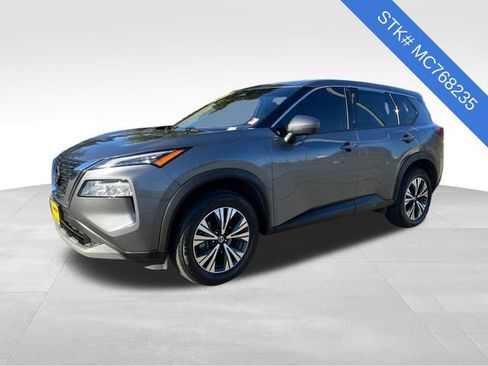 Used 2021 Nissan Rogue SV image 3