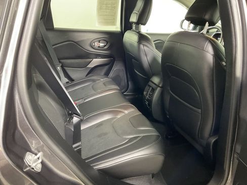 Used 2019 Jeep Cherokee Limited w/ Technology Group image 22