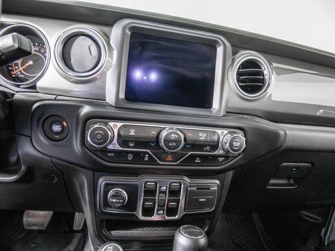 Used 2023 Jeep Gladiator Overland AWD/4WD image 26
