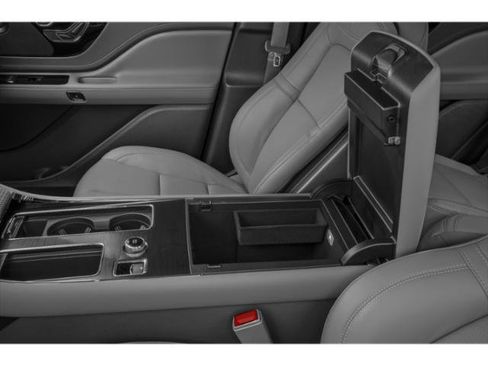 Used 2021 Lincoln Aviator Grand Touring w/ Class IV Trailer Tow Package AWD/4WD image 17