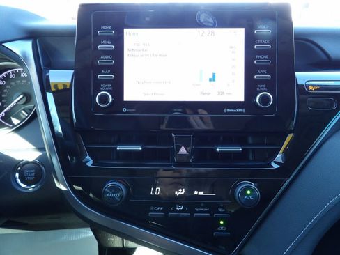 Used 2021 Toyota Camry SE image 18